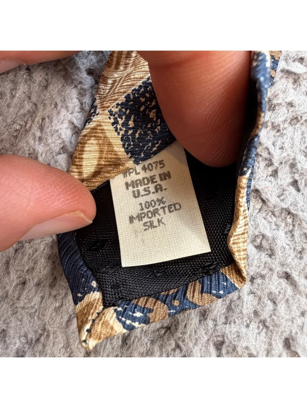 Vintage 1990s Made in USA 100% Silk Geometric Diamond Necktie Navy Tan 4